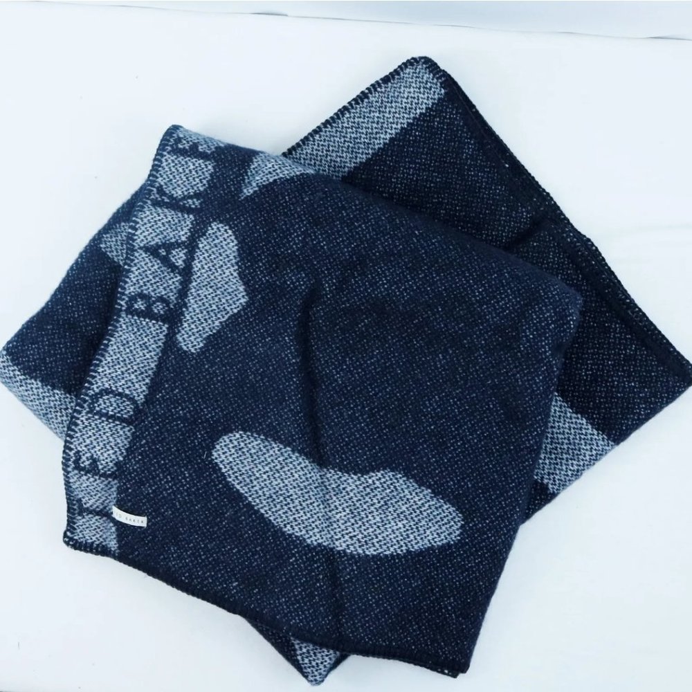 Ted Baker Magnolia Woven Wool Throw 150cm x 180cm - Picture 3 of 6